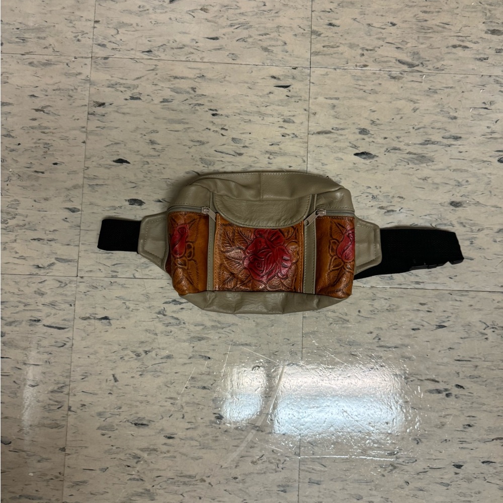 Like new fanny pack